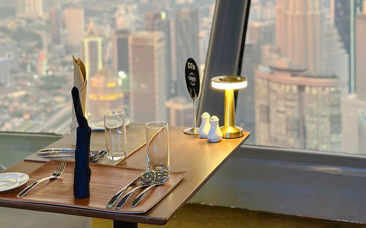 Buffet Hi-Tea all'ORBIT Revolving Dining di KL Tower 