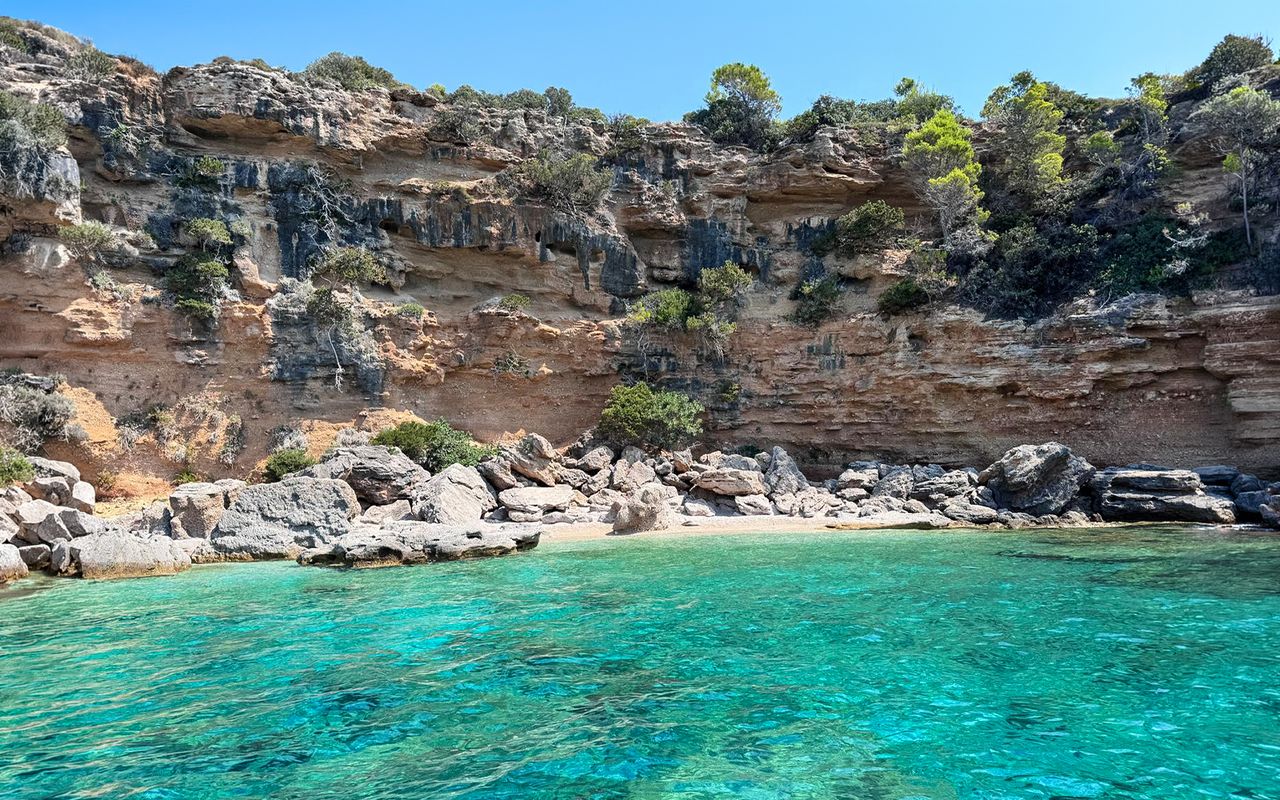 Isola di Korcula: tour in un gruppo piccolo privato con snorkeling, relitto di una nave e spiagge nascoste — 2