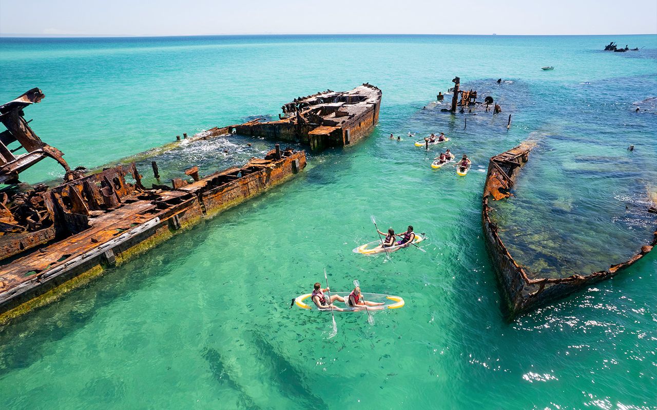 Moreton Island: Snorkeling dei relitti di Tangalooma, Kayak trasparente e tour del deserto in fuoristrada con pranzo