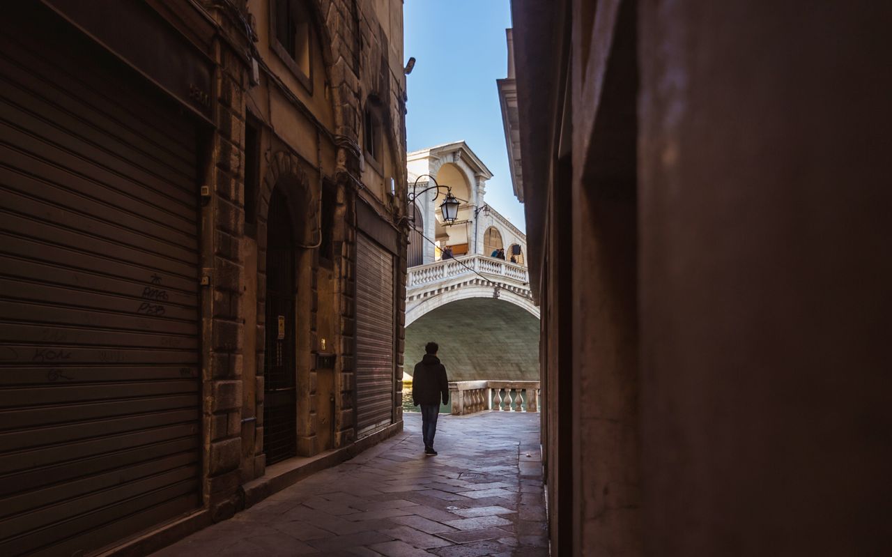 Tour guidato a piedi di Venezia con giro in gondola — 7