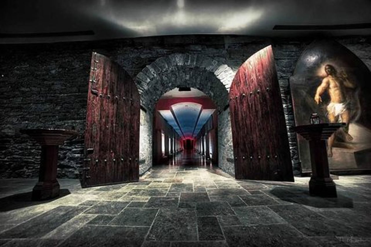Catacombe di New York a lume di candela