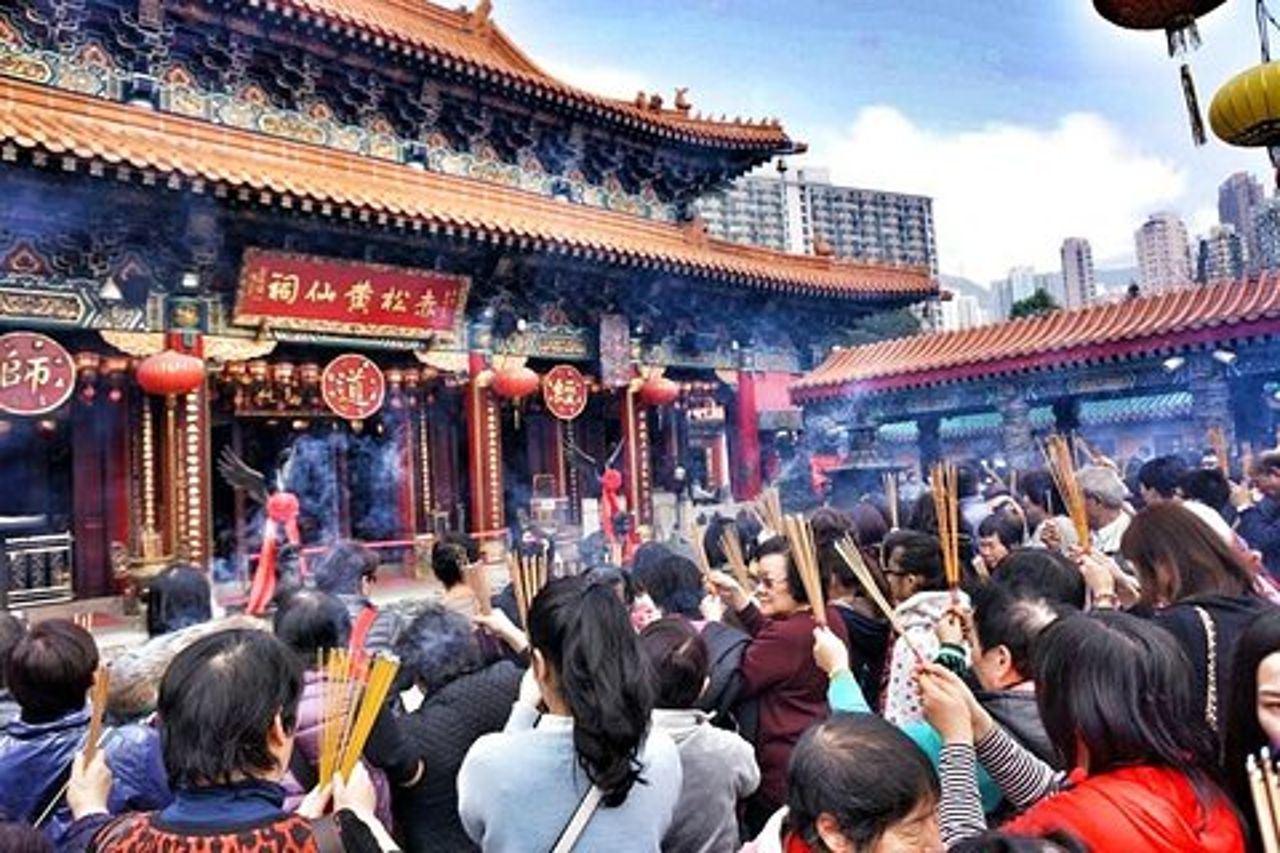 Tour a piedi personalizzato privato di un'intera giornata a Hong Kong