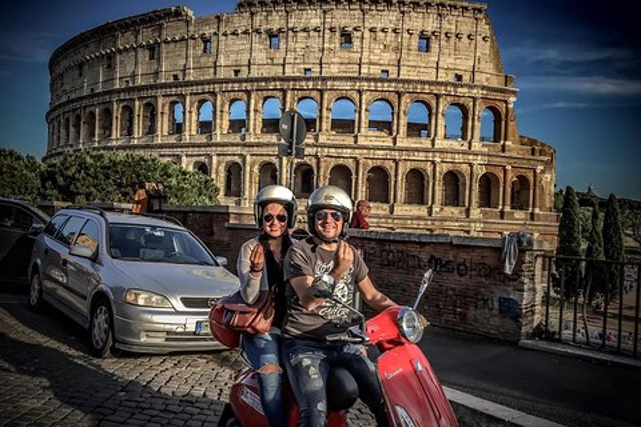 Noleggio Vespa Primavera: Zip Through Rome in Style!