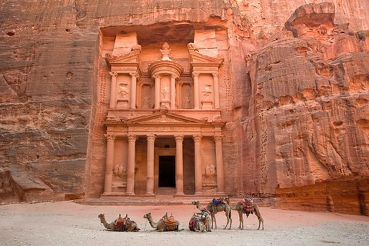 02 giorni con 01 tour notturno di Petra e Wadi Rum dal confine di Eilat