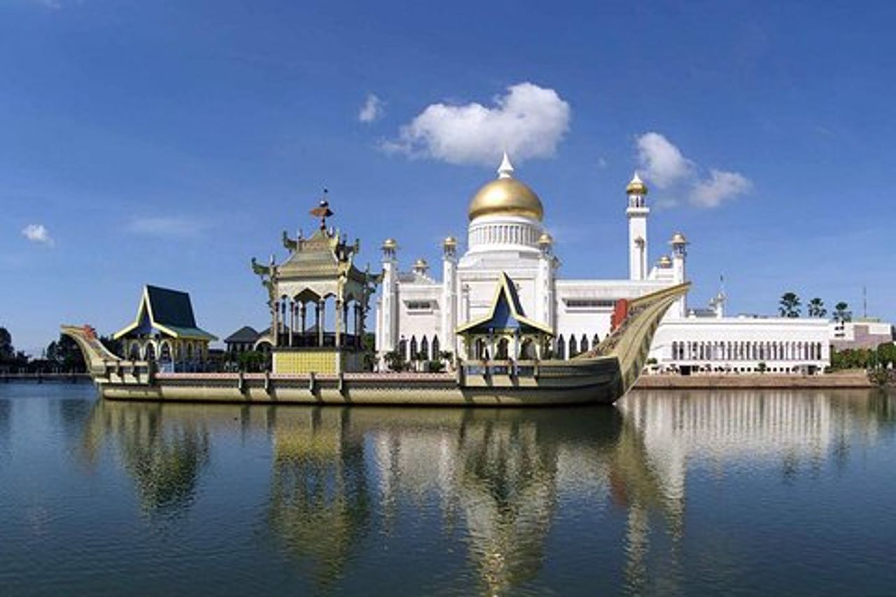 Tour della città di Mezza Giornata del Brunei con Royal Regalia e Sultan Omar Ali Saifuddin Mosque