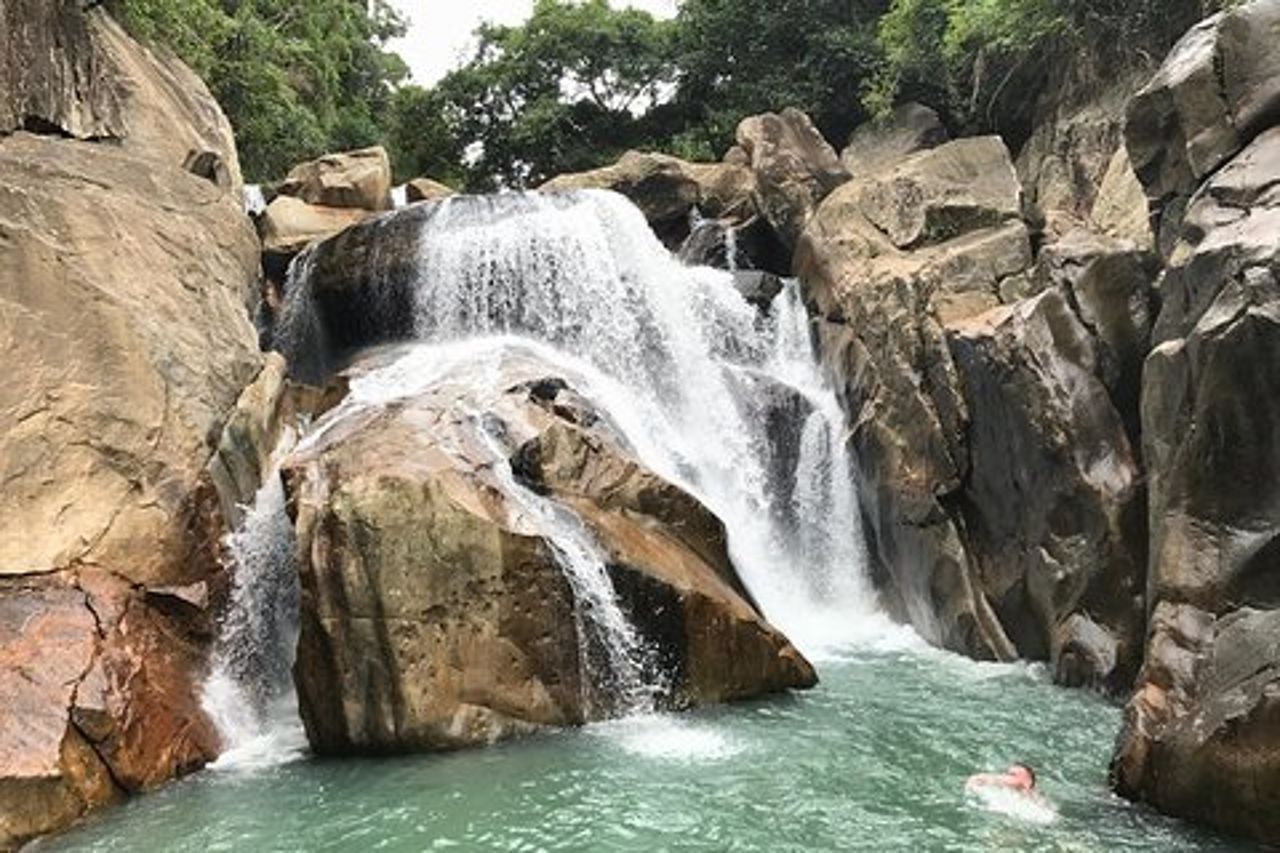 Incredibile tour della città e cascata di Ba Ho in auto (minimo 02 ospiti)