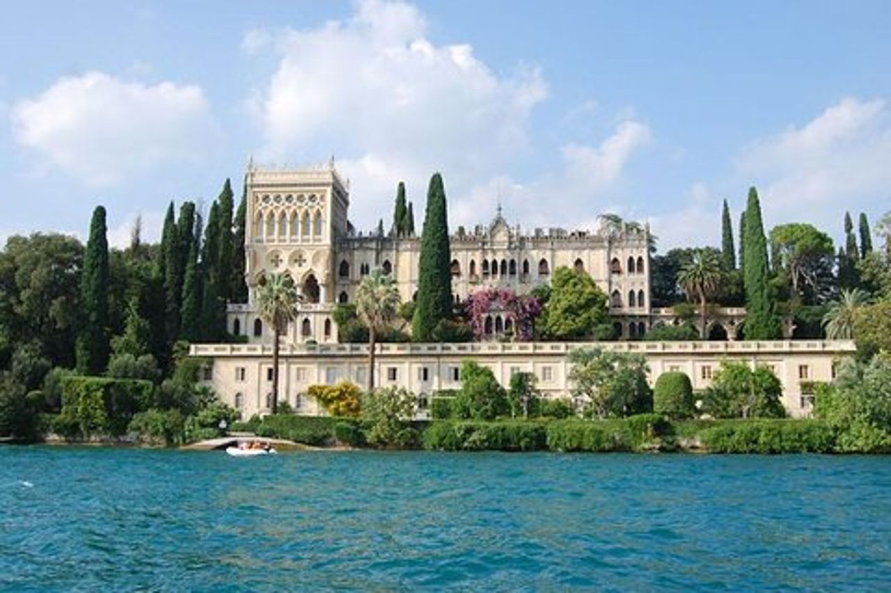 Tour in barca DA Sirmione all'Isola del Garda