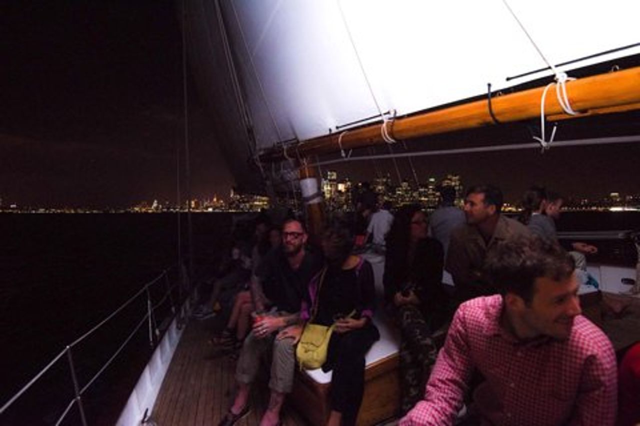 Vela delle luci dell'orizzonte di New York City