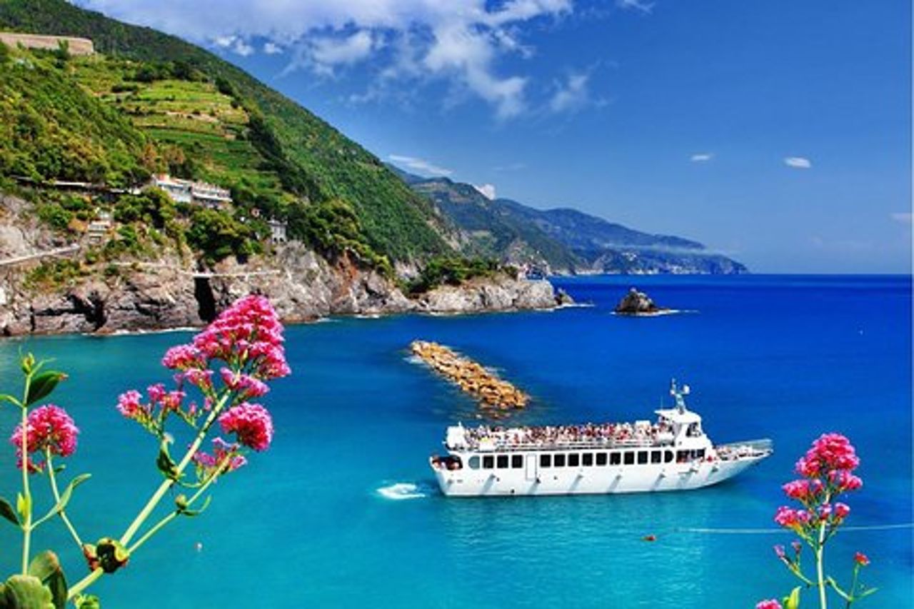 Escursione a terra da Livorno: tour privato indipendente delle Cinque Terre e Pisa