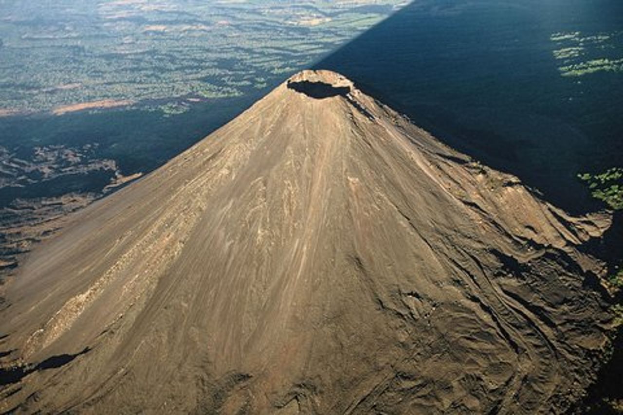 Tour combinato: rotta coloniale e vulcani di El Salvador