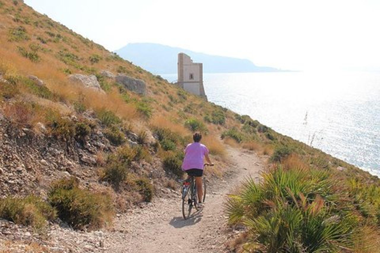 Dalla montagna al mare: Erice e la riserva naturale di Monte Cofano