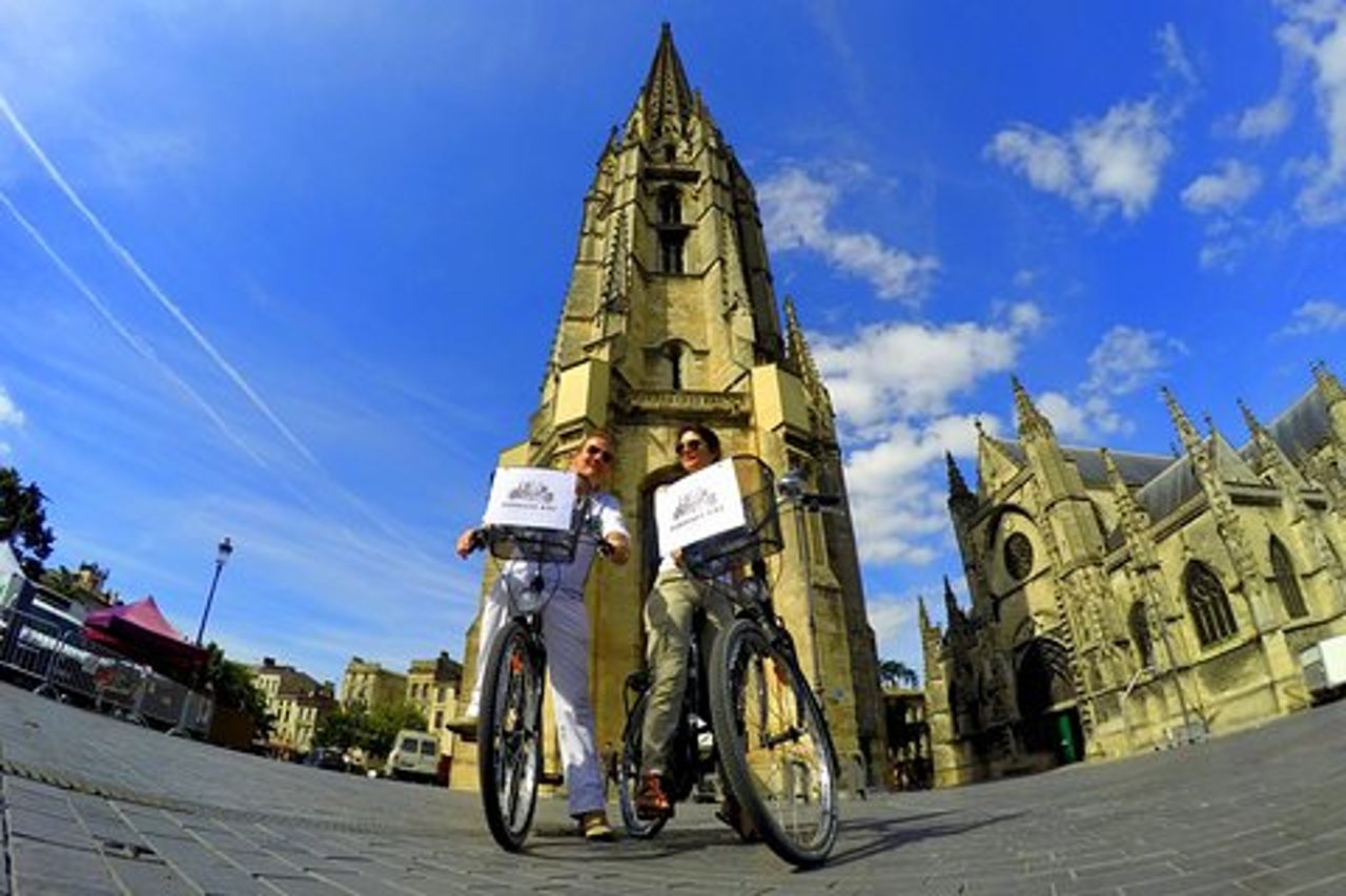 Tour in bici panoramico di Bordeaux Essentials con una guida locale