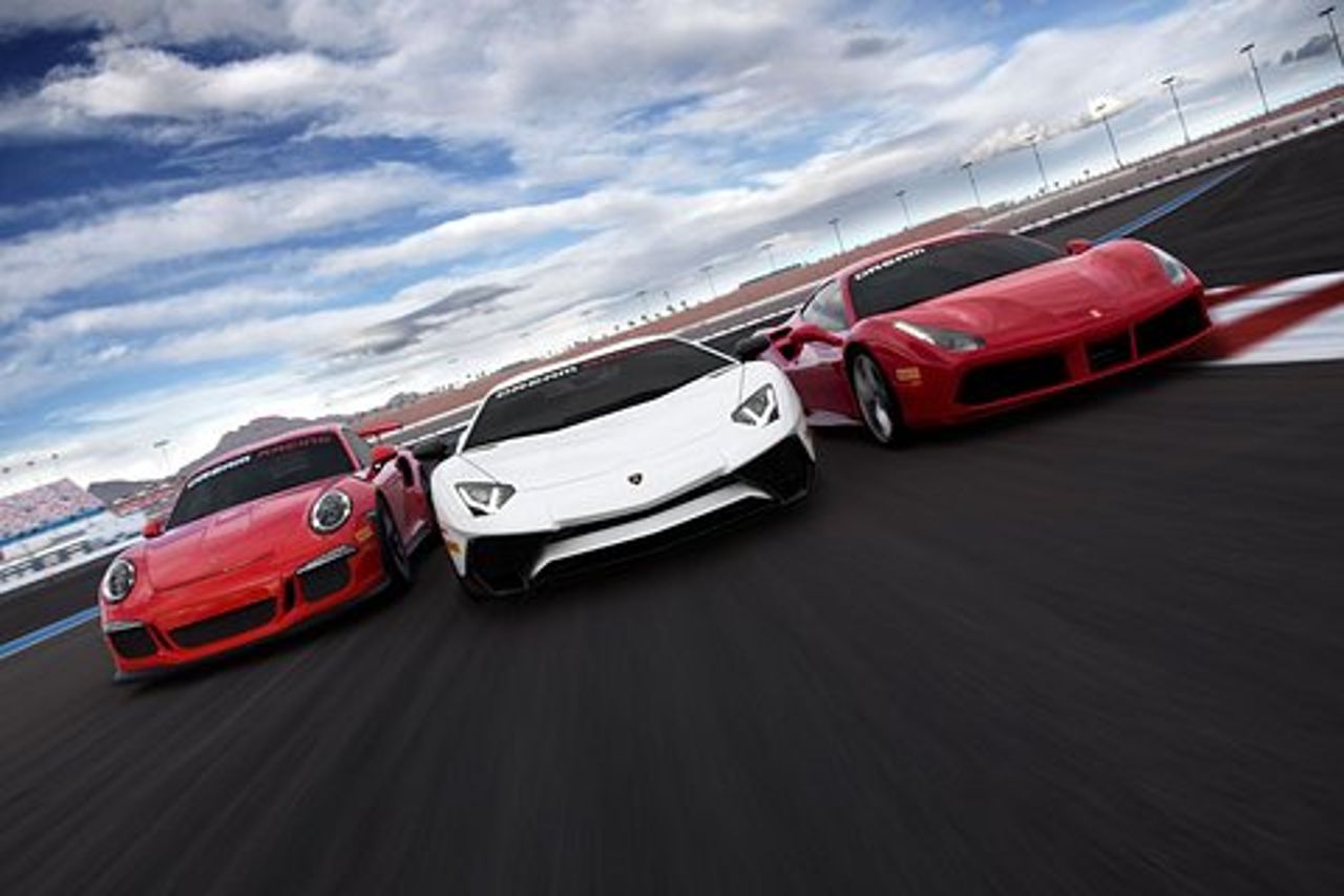 Esperienza di guida esotica in auto all'Autodromo di Las Vegas