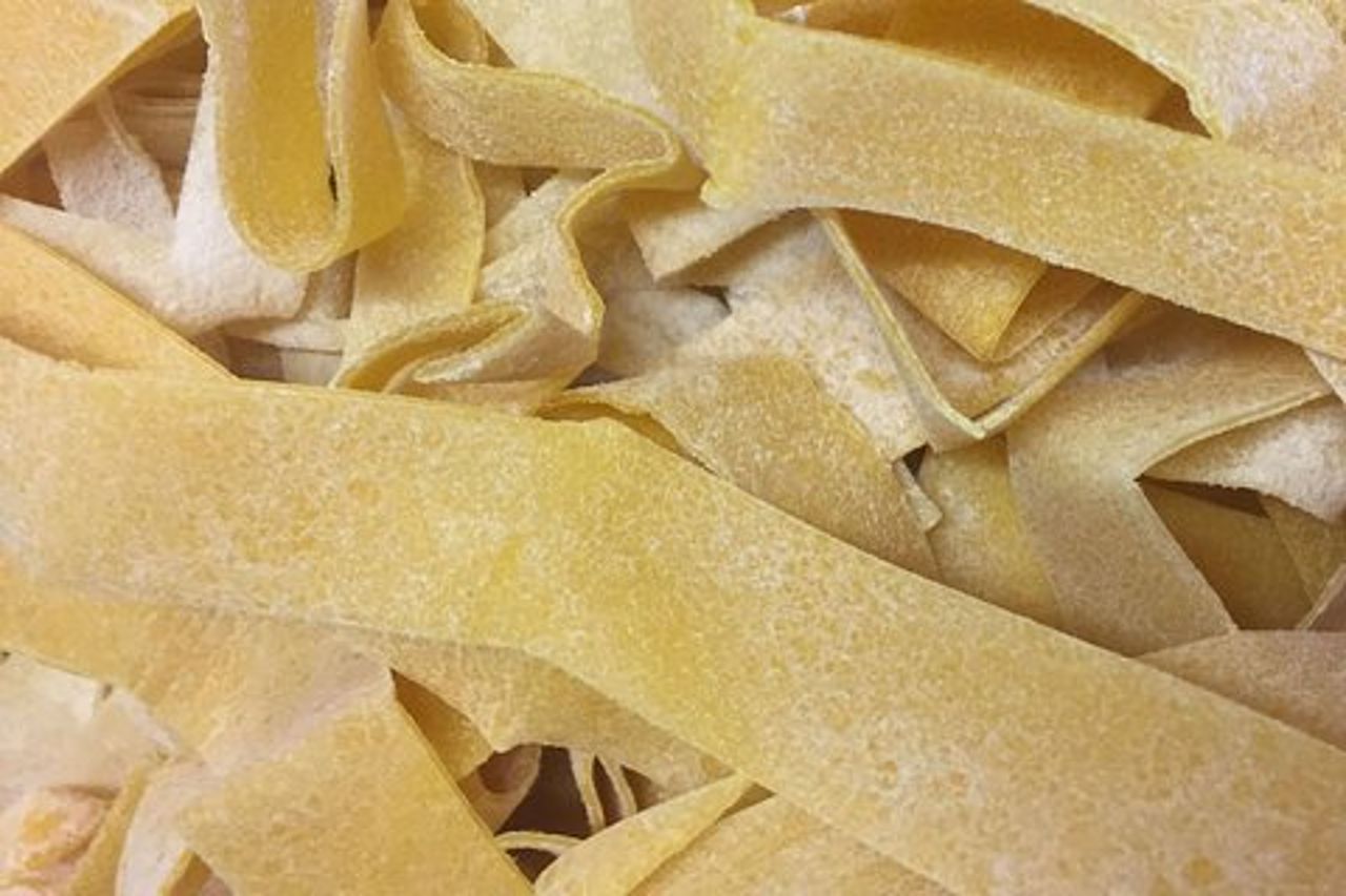 Corso di cucina pratico in una cucina esclusiva a Cortona