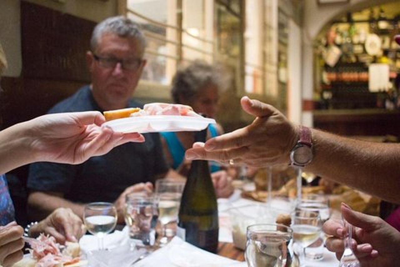 Bologna Food Tour by Taste Bologna : Gruppo intimo (max 10)