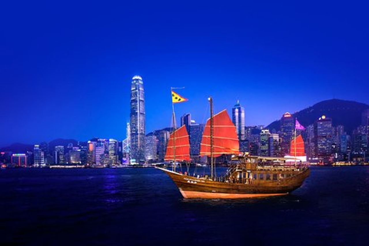 Aqua Luna: crociera sinfonica di luci a Hong Kong