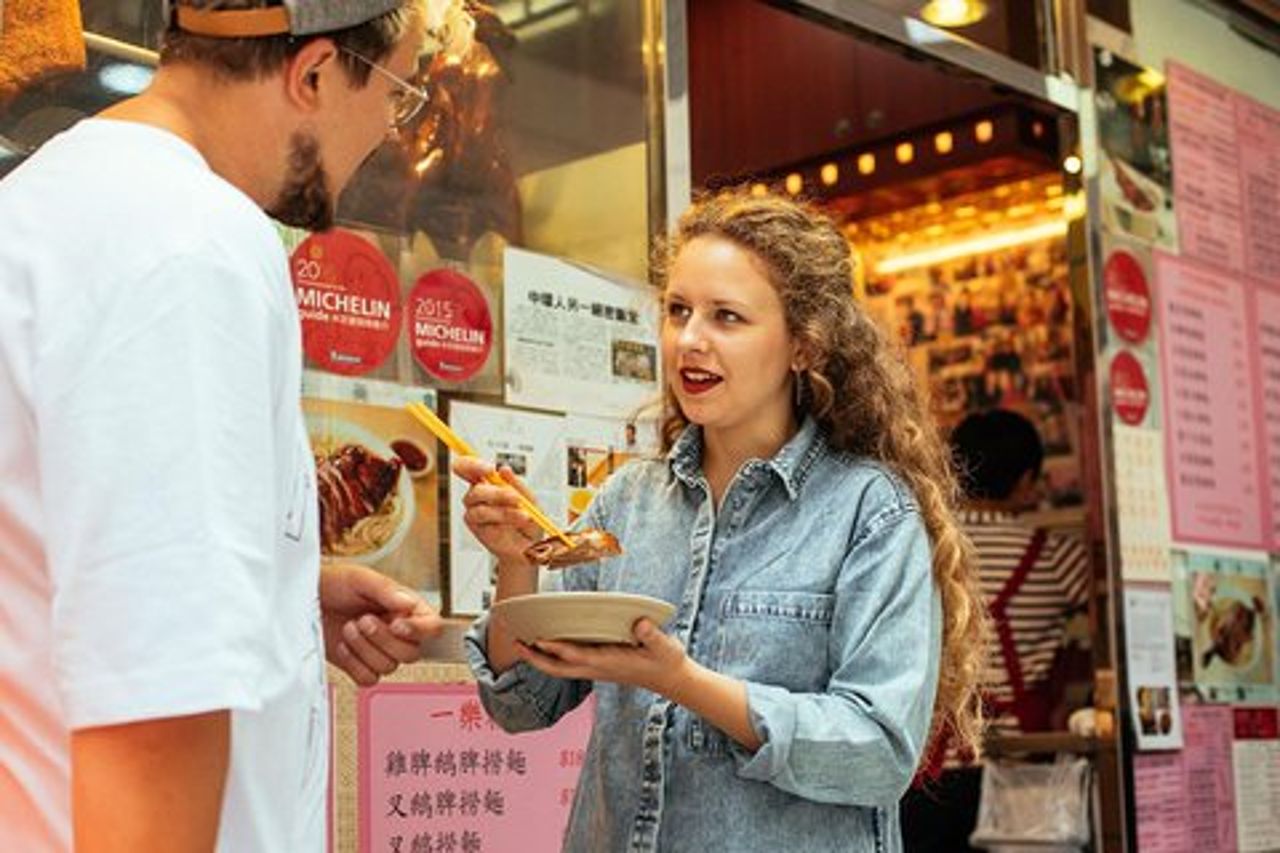 Un assaggio di Hong Kong: tour privato con gente del posto