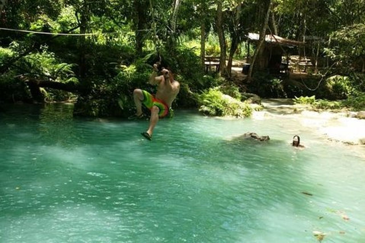 Tour di Blue Hole e Dunn's River Falls da Montego Bay