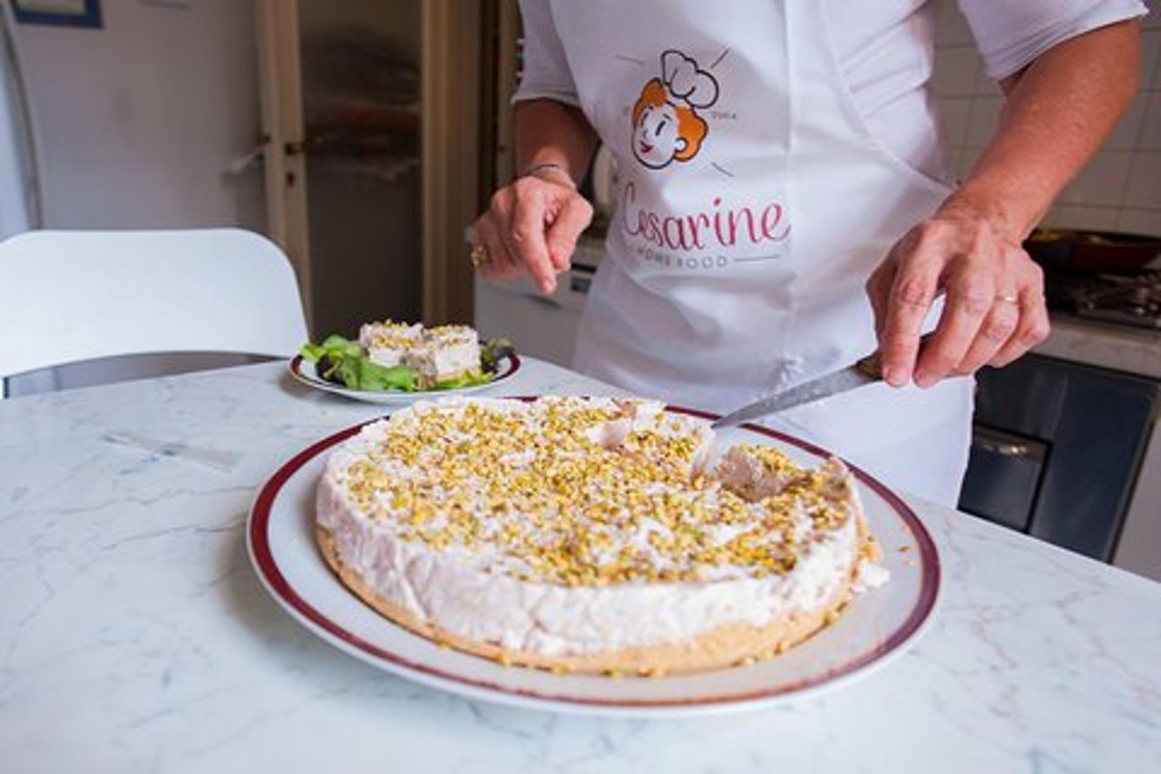 Corso privato di cucina presso la casa di Cesarina con degustazione a Maranello
