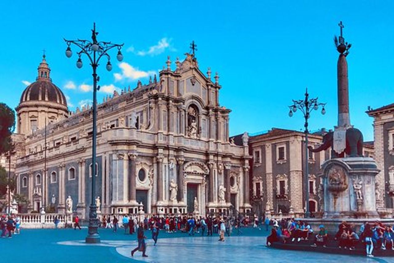 Catania TESORI D'ORIENTE Minitour Privato di 4 Giorni con Guida Autista