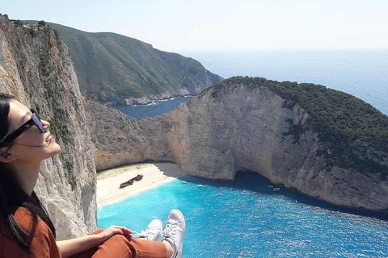Zante: tour di un giorno per piccoli gruppi alla spiaggia di Navagio Grotte Blu e vista dall'alto