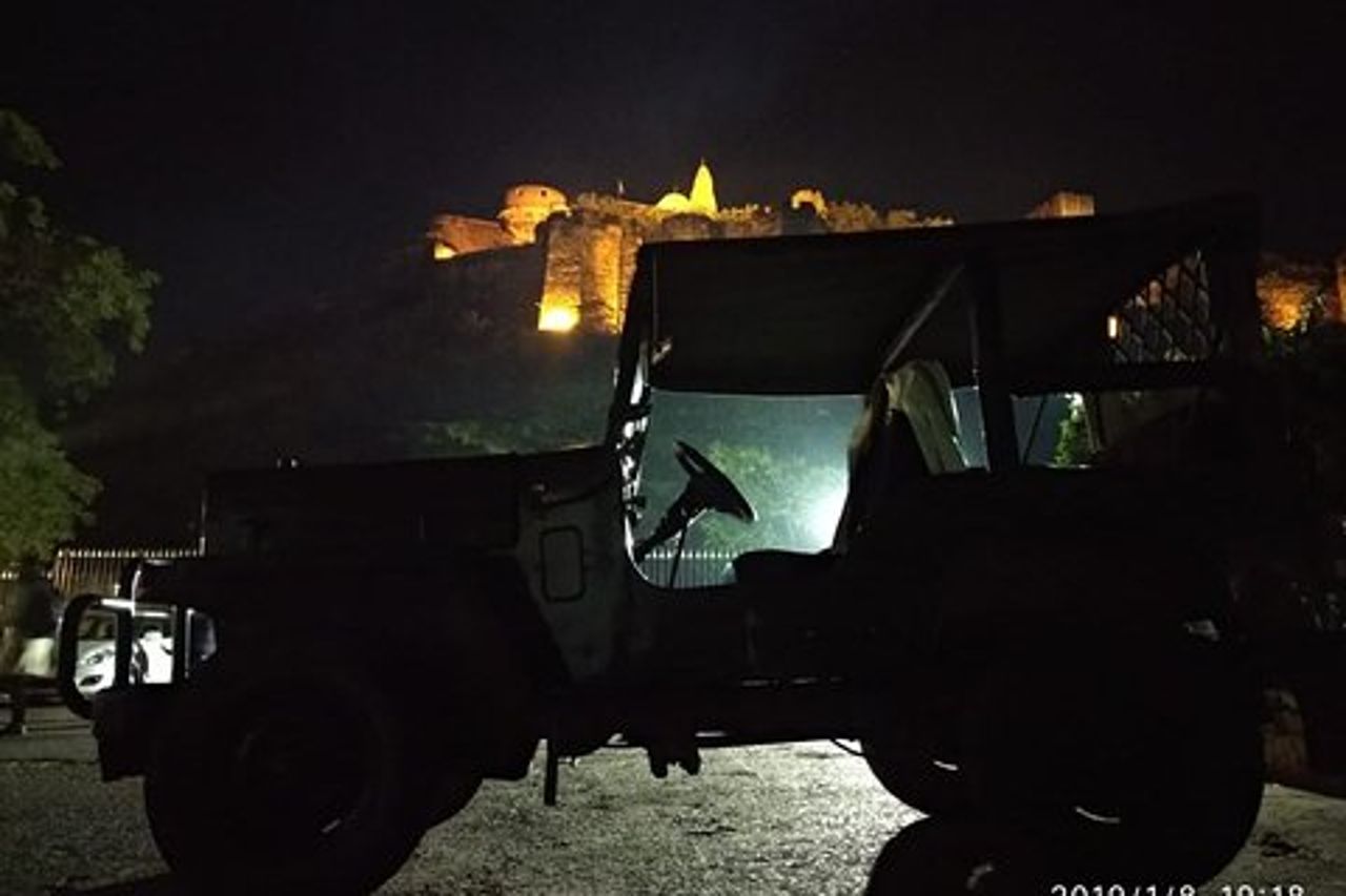 Tour notturno in Jeep aperta