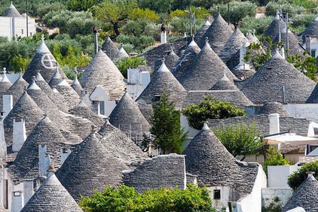 Tour di un giorno intero in Valle d'Itria: Cisternino, Alberobello e Polignano a Mare