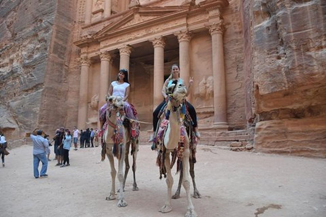 Tour di 2 giorni: Petra, Wadi Rum e il Mar Morto da Amman