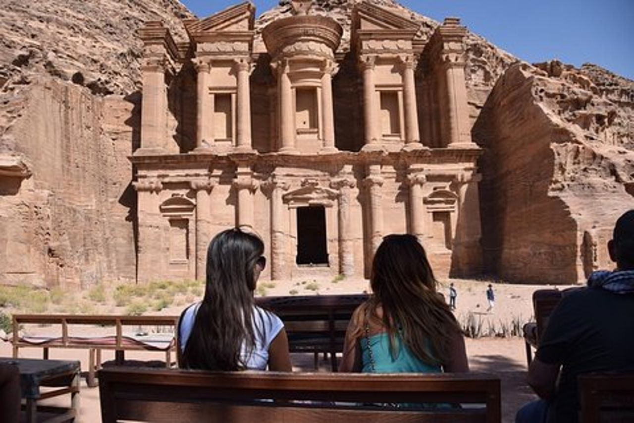 2 - Punti salienti della giornata – Petra, Wadi Rum e Mar Morto (Max 17 viaggiatori)