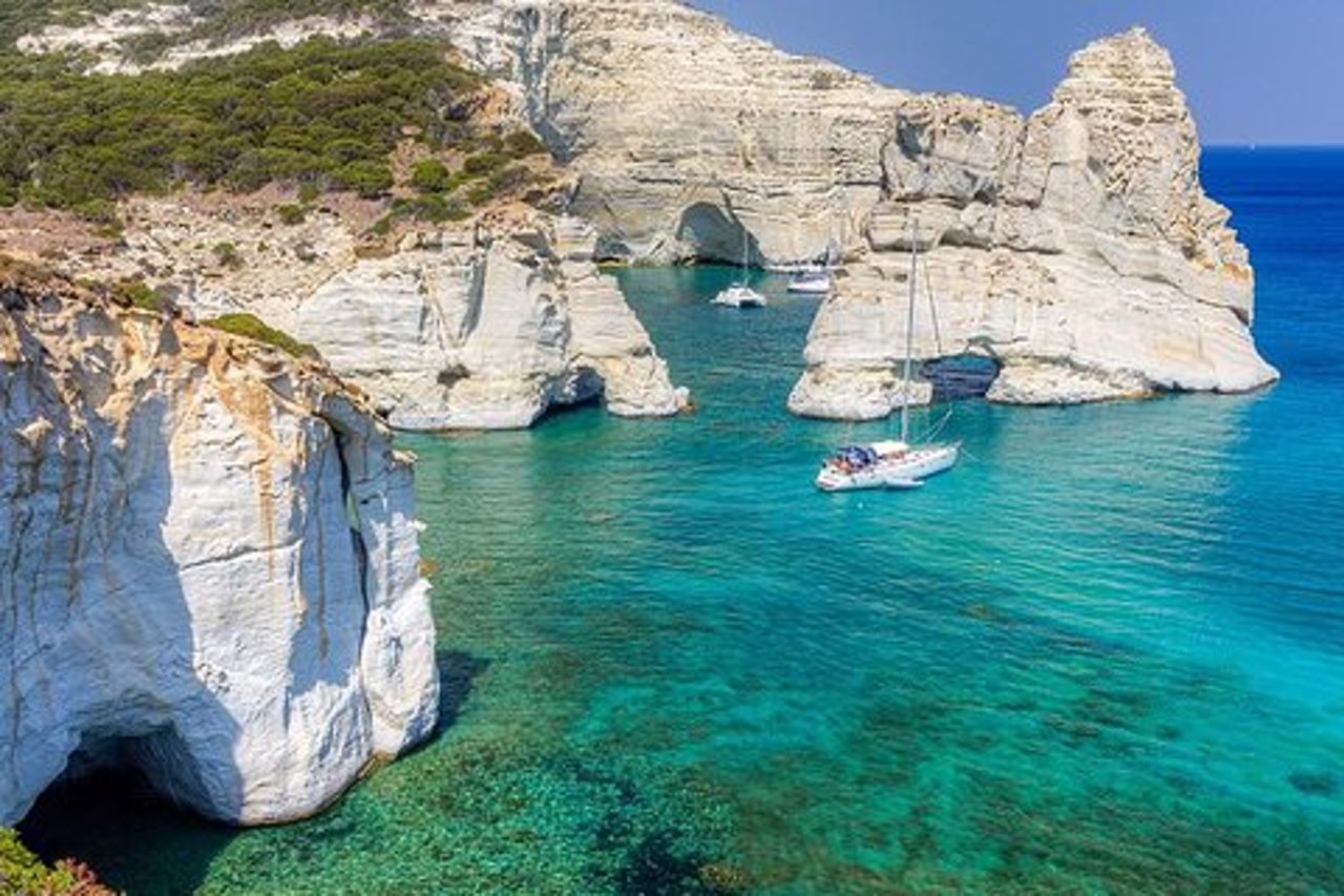 Crociera di un'intera giornata per piccoli gruppi con snorkeling e pranzo