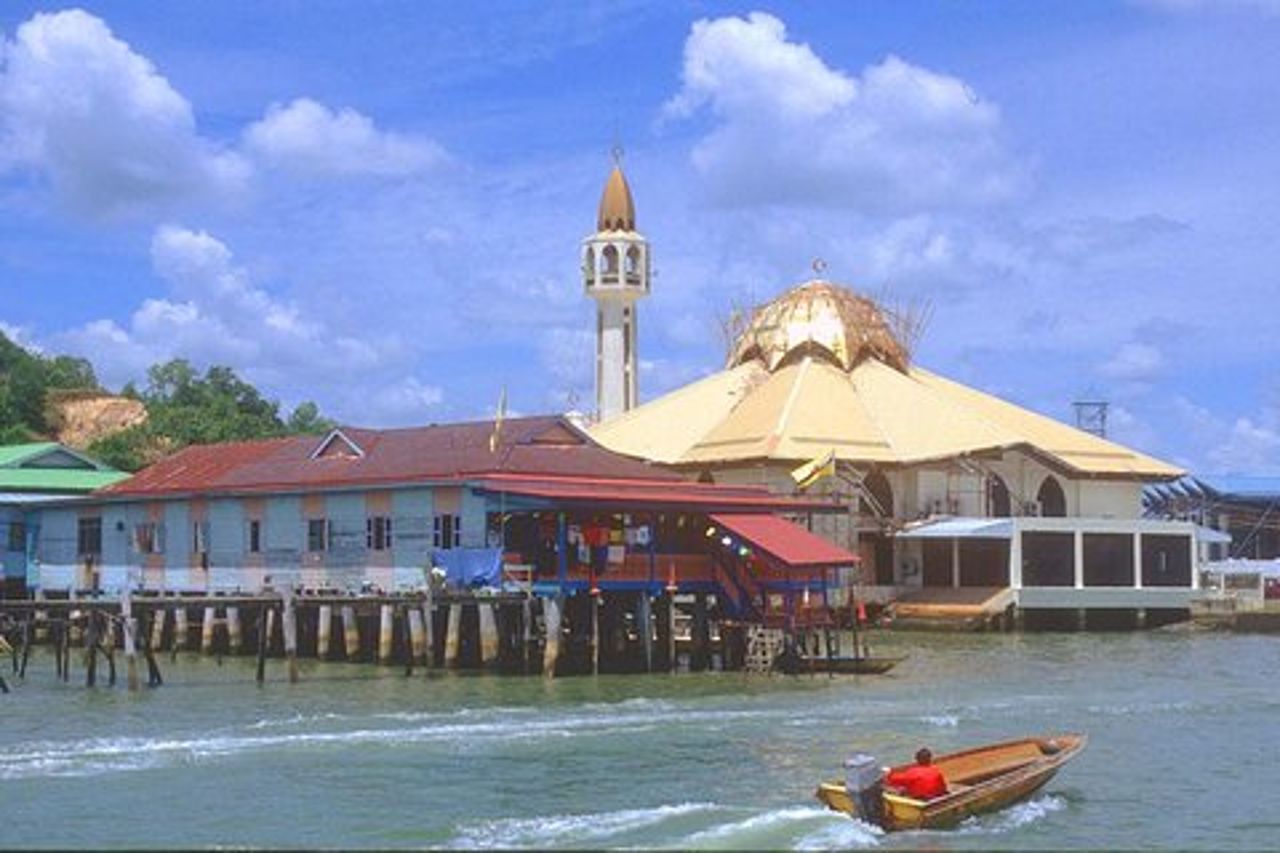 Tour della città di Brunei in giornata con Tamu Kianggeh, Royal Regalia e Kampung Ayer