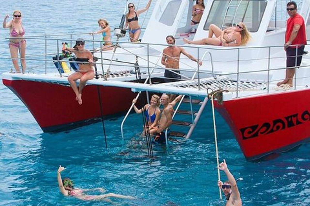 Kealakekua Bay (Captain Cook Monument) Avventura in barca a vela e snorkeling