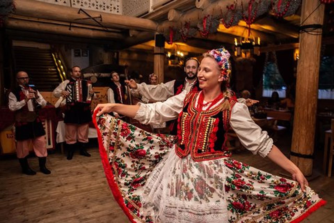 Serata in stile cottage con spettacolo folkloristico e festa tradizionale da Cracovia