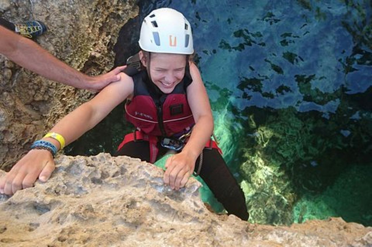 Esperienza di Cliff Jumping per piccoli gruppi a Maiorca