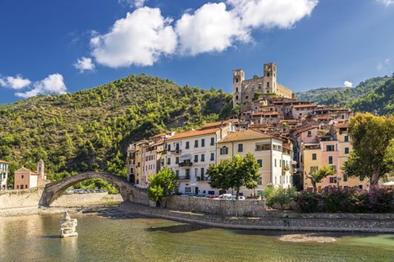 Tour di un giorno di shopping italiano per piccoli gruppi partendo da Nizza