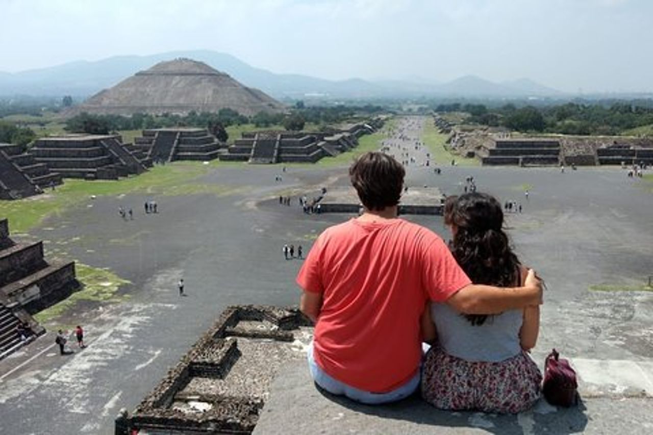 Combo privato 2 giorni: Teotihuacan + Basilica + Tlatelolco + Xochimilco + Frida + Coyoacan