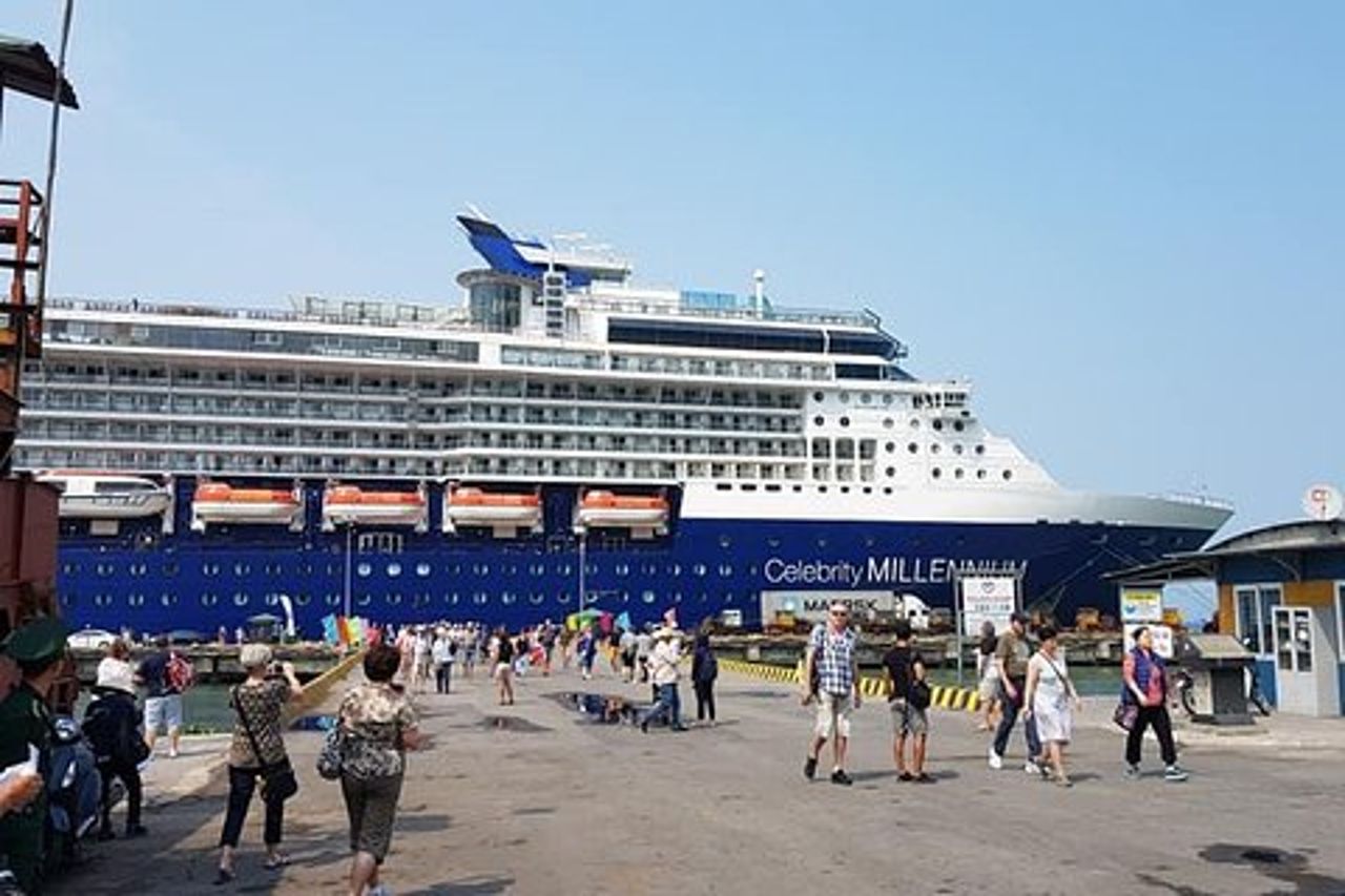 Shore Excursion per visitare Hue City e il Perfume River da CHAN MAY o TIEN SA Port