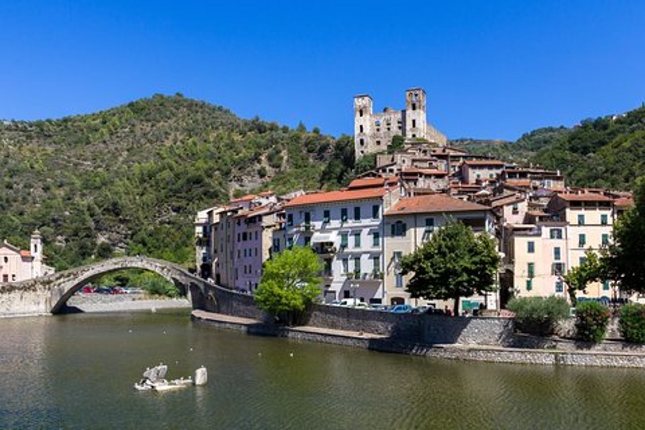 DOLCEACQUA E LA VALLE DELLA NERVIA - La casa del vino rosso e l'amato ponte di Monet