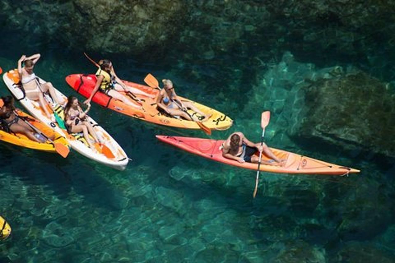 Tour Costa Brava : Kayak, Snorkeling, Salto sulla scogliera e pranzo Piccolo gruppo