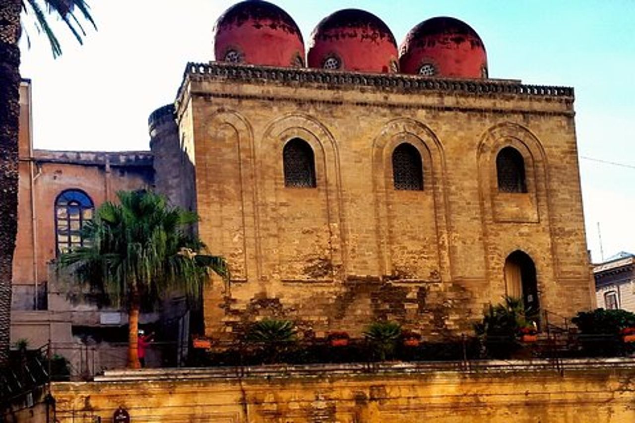 Una passeggiata tra i monumenti e i mercati di Palermo