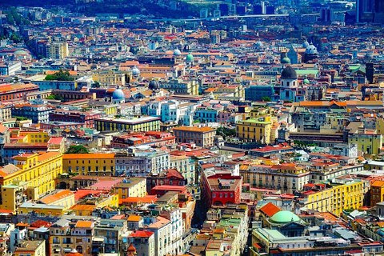 Trasferimento privato da Bari a Napoli con 2 ore per la visita della città