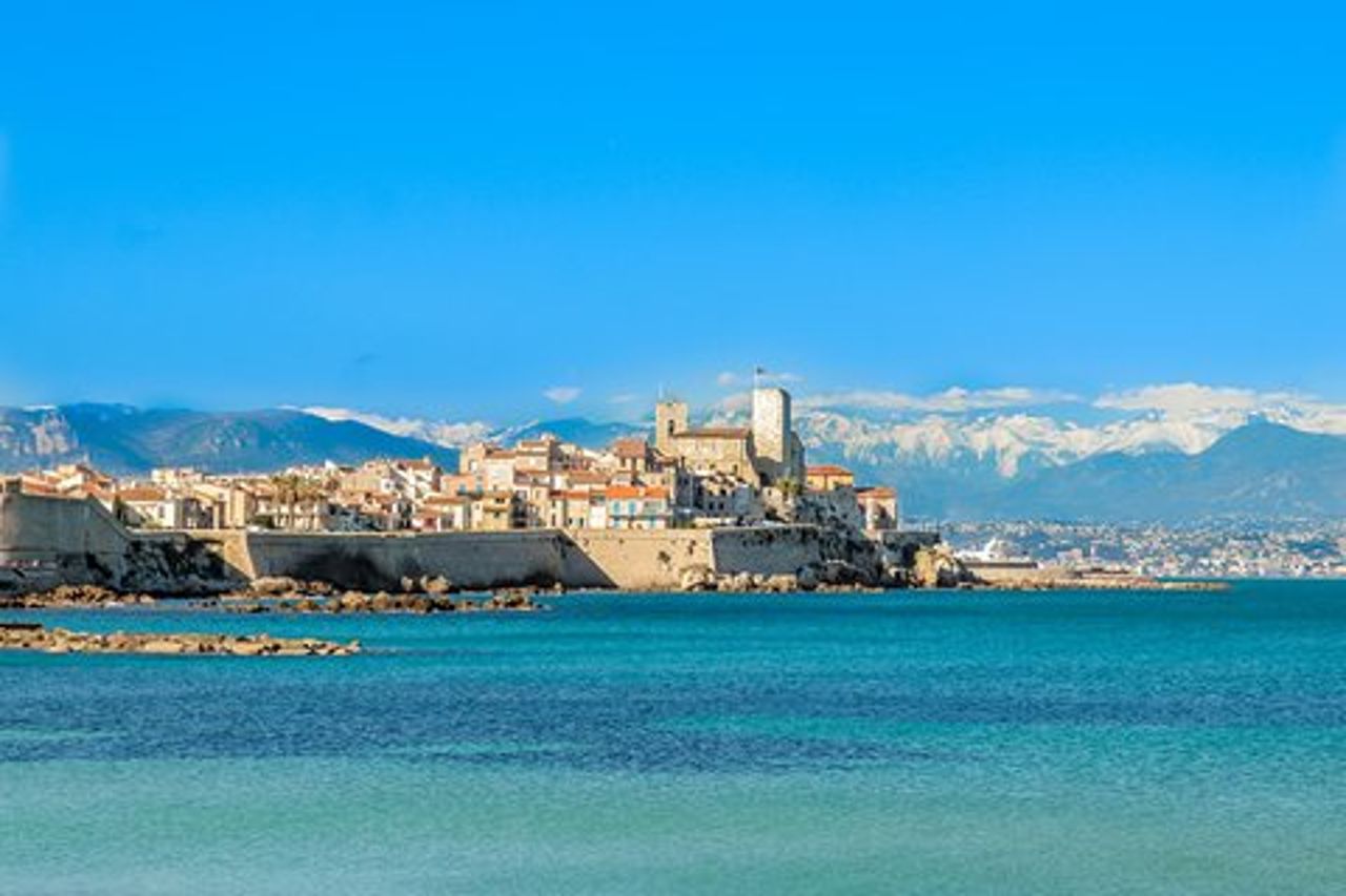 Tour privato di mezza giornata di Antibes e St Paul DE Vence