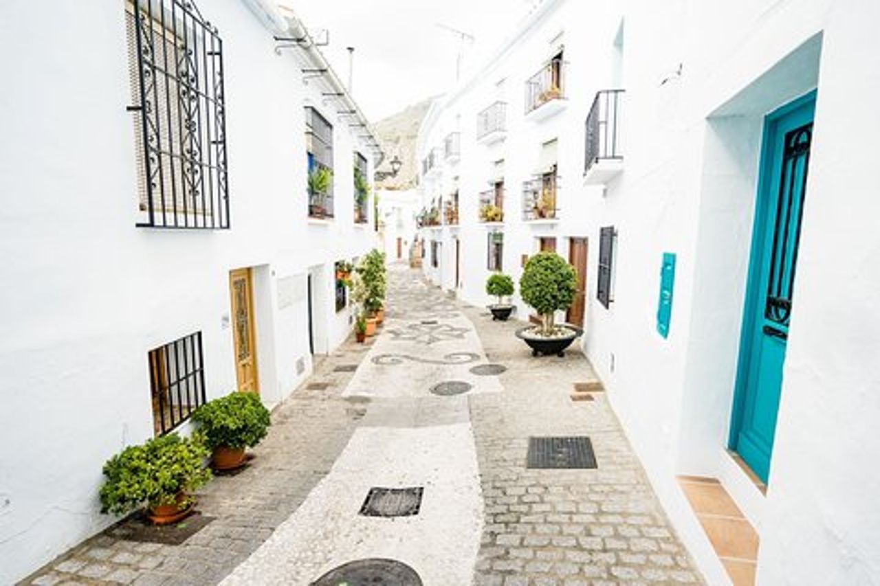 Gita di un giorno Nerja & Frigiliana con Skip-Line da Granada (Max. 8)
