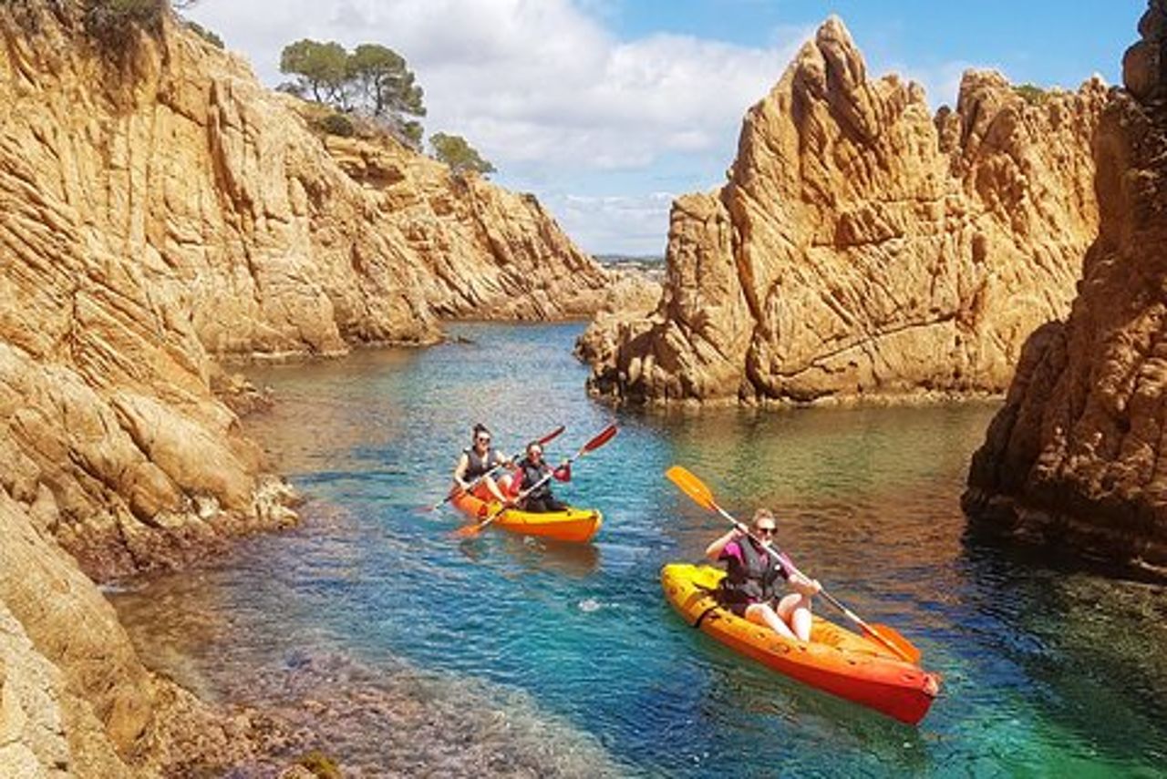 Tour della Costa Brava con kayak, snorkeling in laguna e salti di roccia