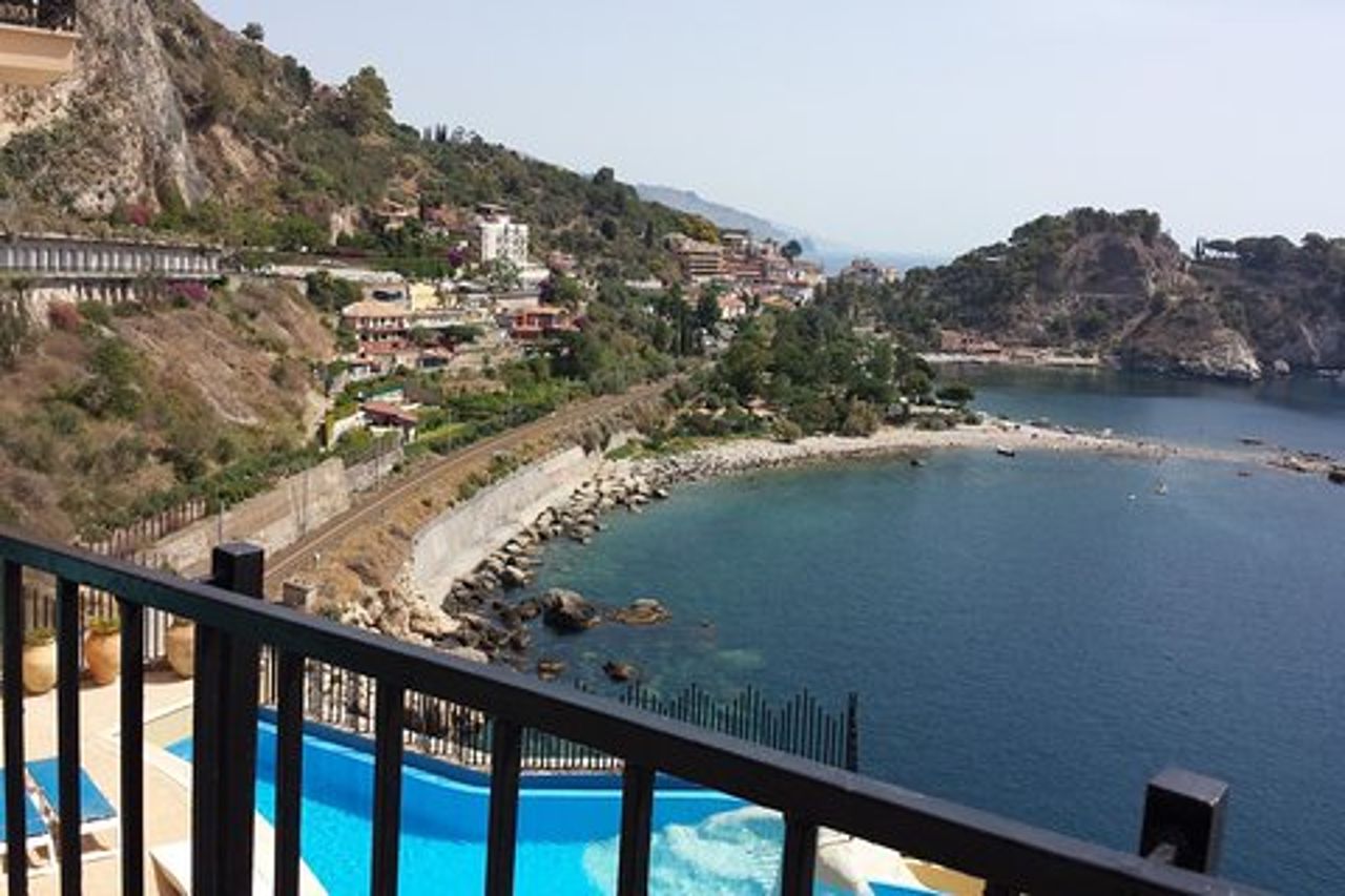Trasferimento da e per l'aeroporto di Catania Taormina Giardini Naxos Letojanni Mazzarò.