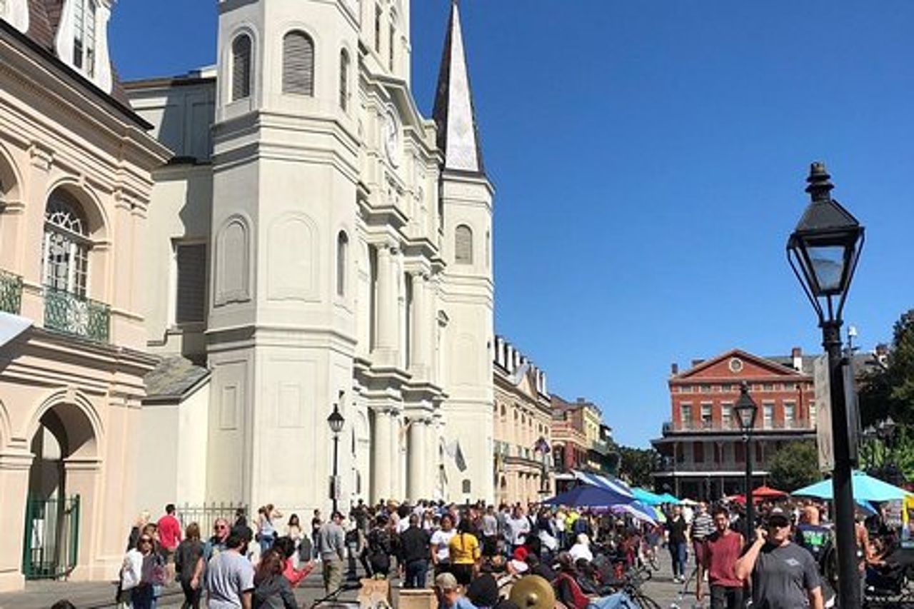 Tour della città e del cimitero di New Orleans per piccoli gruppi con prelievo dall'hotel