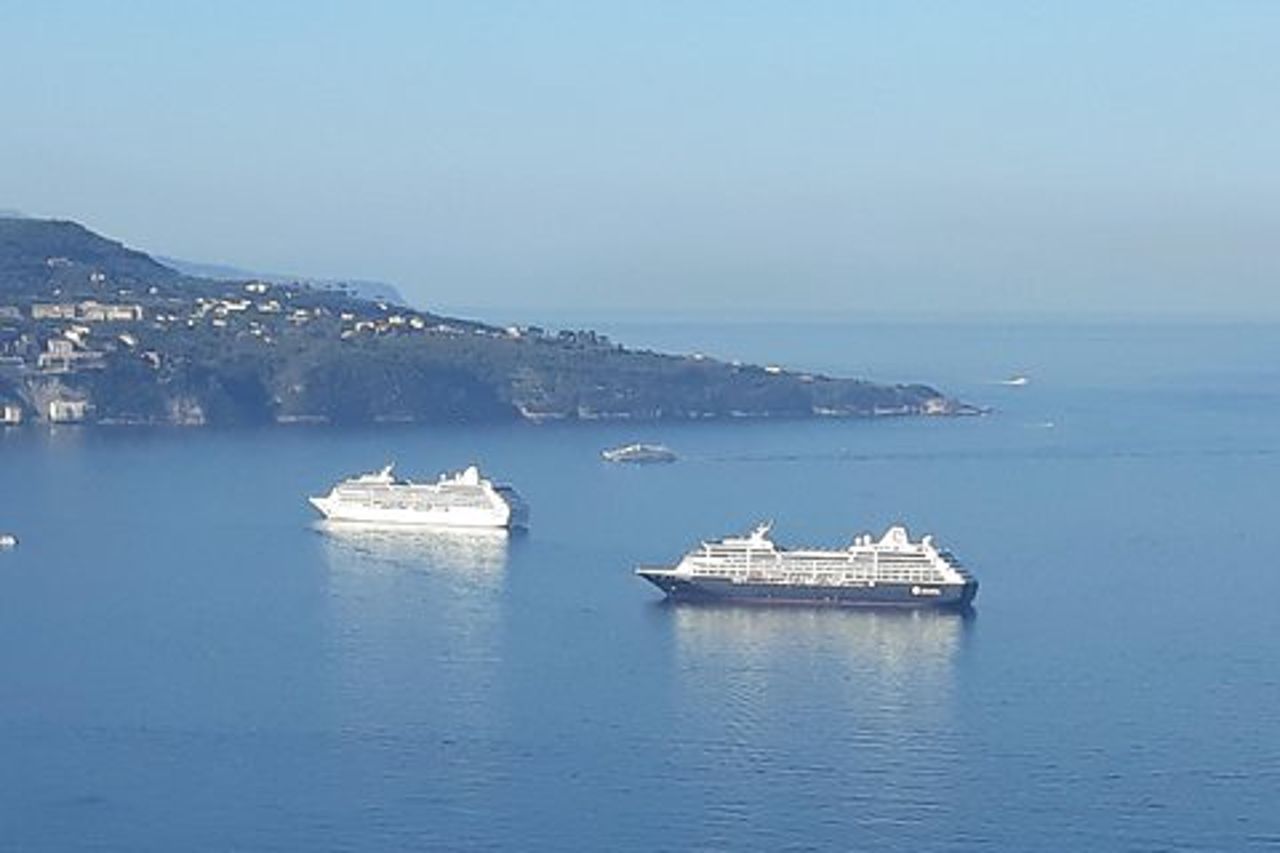 Tour Mezza Giornata sulla Costiera Amalfitana da Sorrento