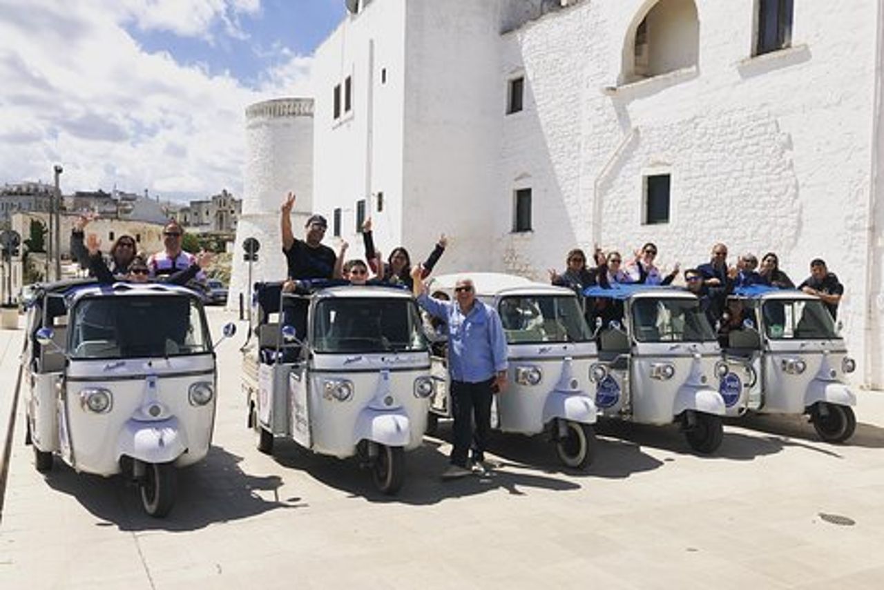 Tour Privato del Borgo Medievale di Ostuni in Tuk Tuk