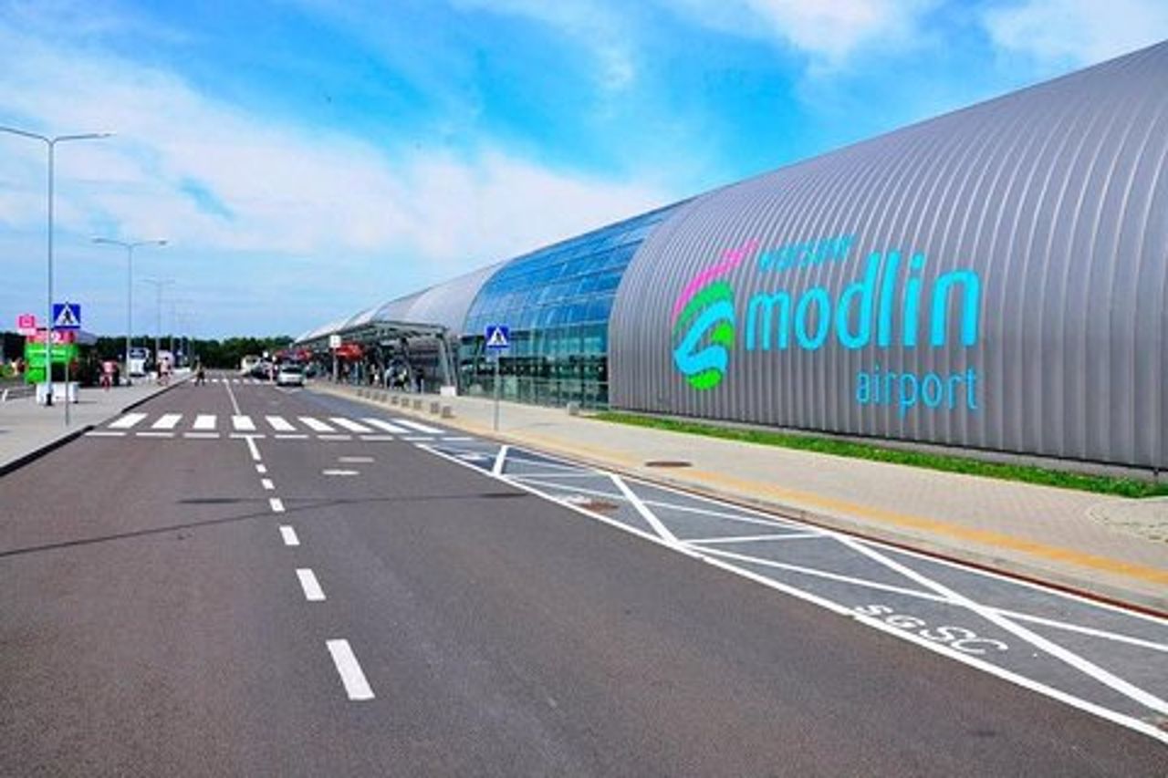 Trasferimento privato andata e ritorno per l'aeroporto di Varsavia Modlin