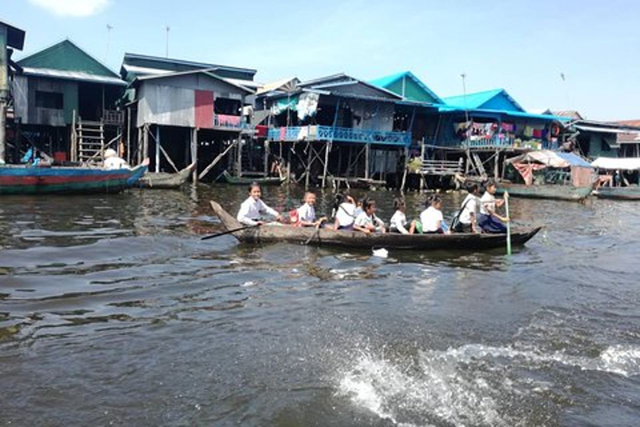 Villaggio galleggiante di Kompong Kleang sul lago Tonle Sap